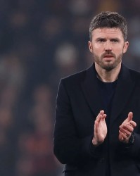 乐鱼体育-斯科尔斯：明年11月才是卡里克的大考，那时再看他是否合适